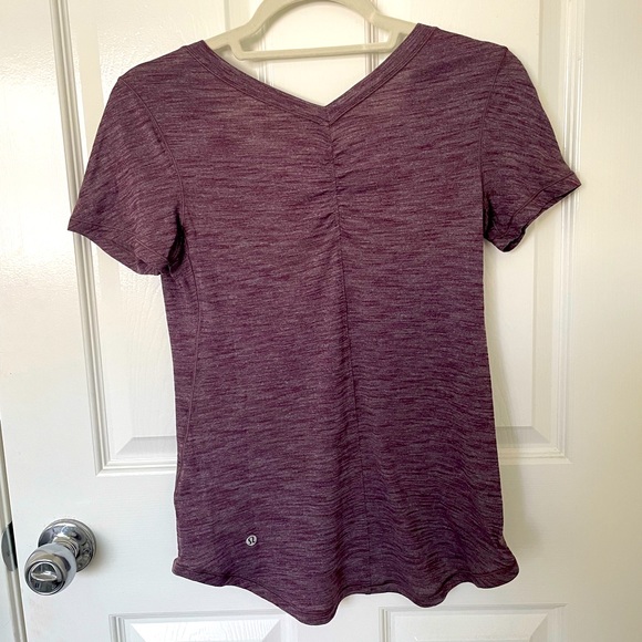 Lululemon workout top Size Small - Picture 2 of 2